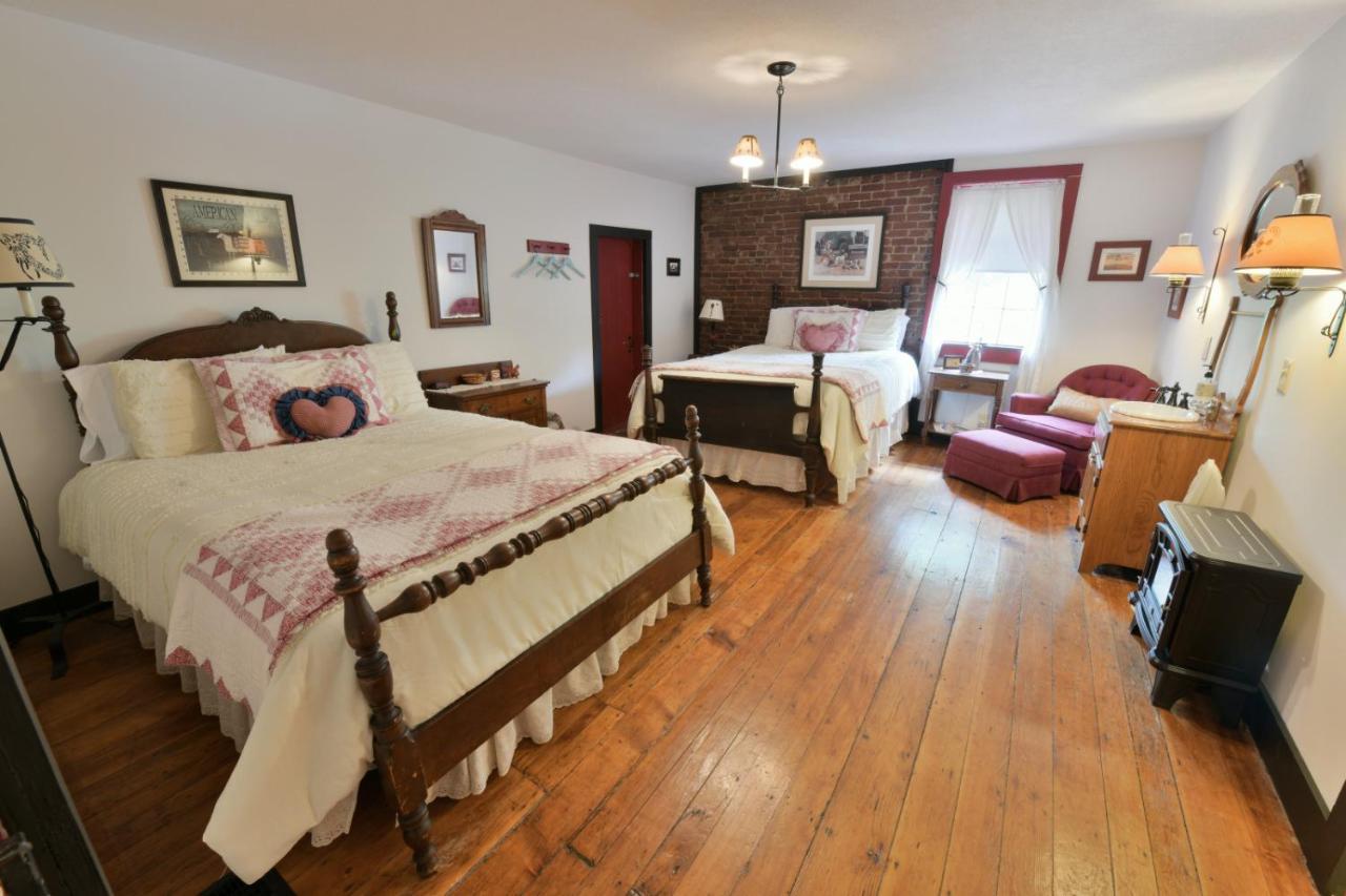 The Pines Of Dresden B&B 외부 사진