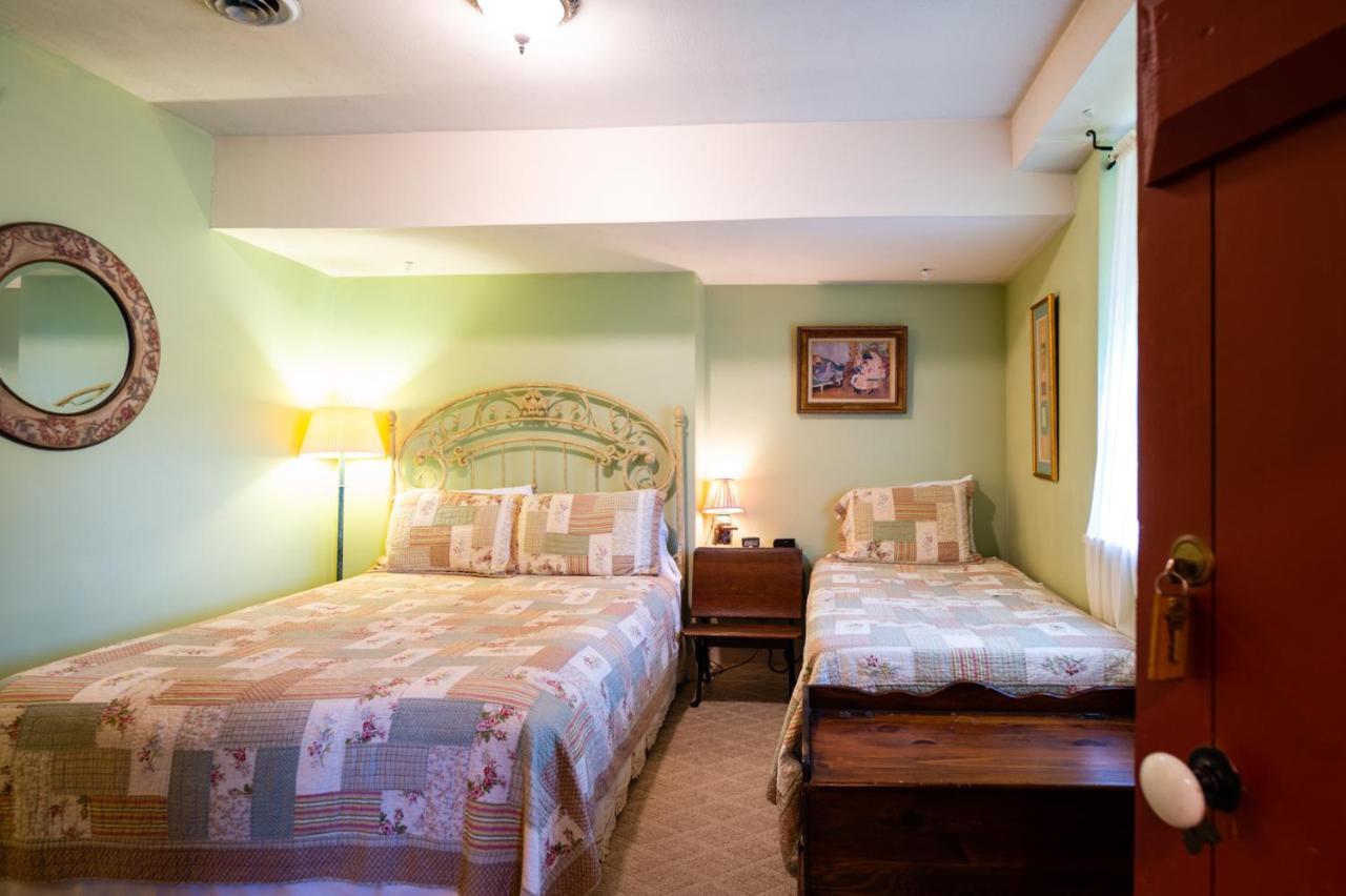 The Pines Of Dresden B&B 외부 사진