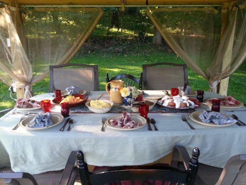 The Pines Of Dresden B&B 외부 사진
